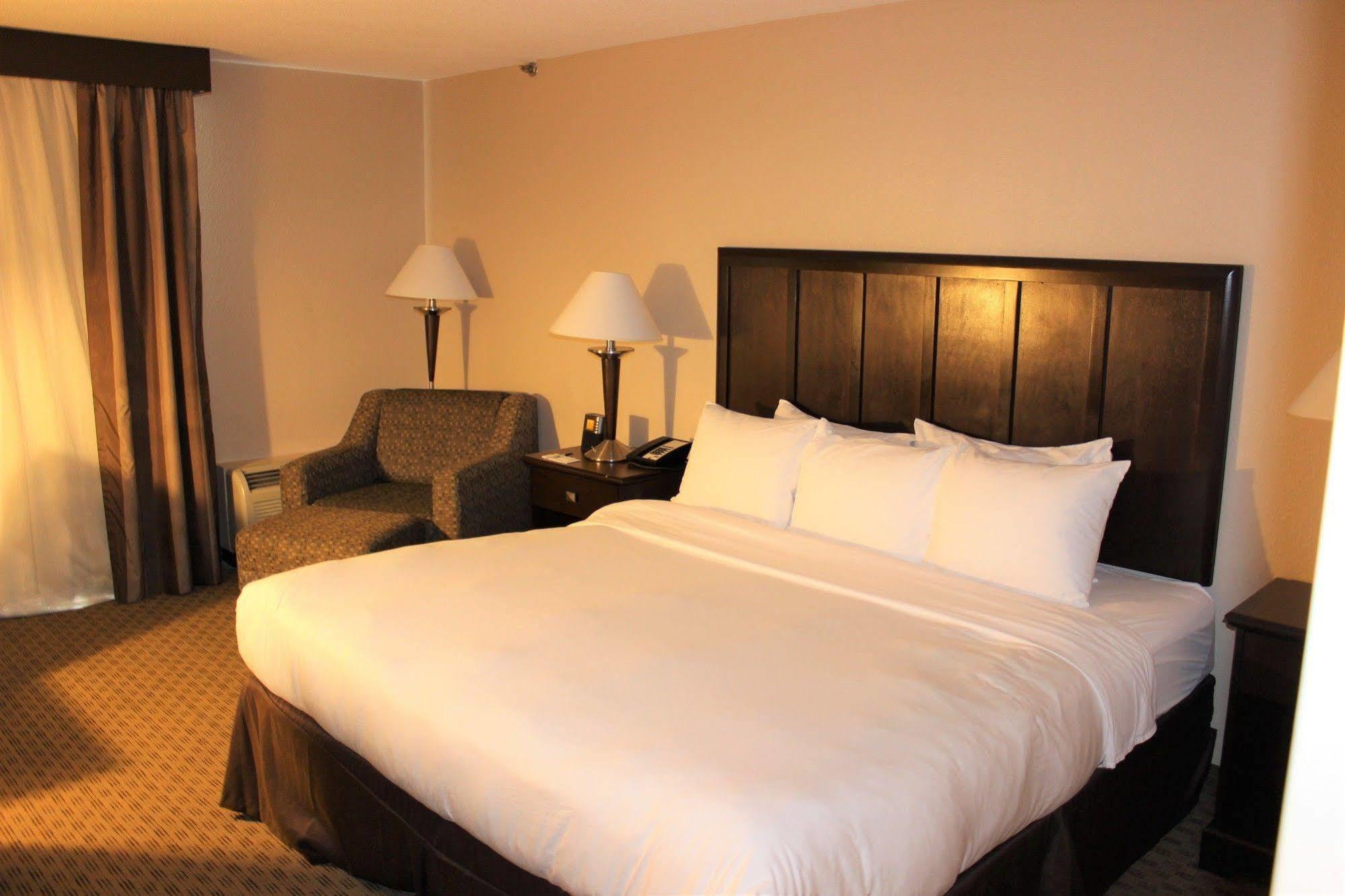 Doubletree By Hilton Fort Worth South Exterior photo